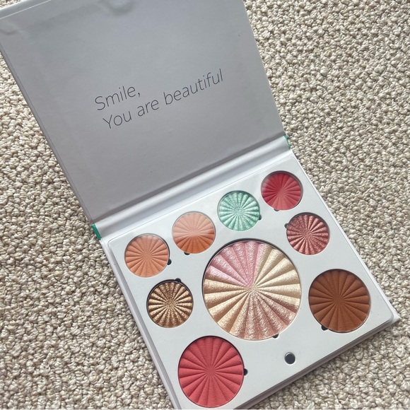 NEW - OFRA Cosmetics Eyeshadow and Highlighter Palette (Good to Go) - Picture 2 of 5